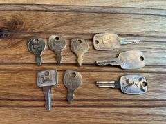 (8) John Deere Keys
