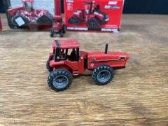 (8) 1/64 + 1/43 IH + Case-IH Tractors