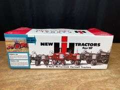1/16 Farmall 130 +230 50th Anniversary Set NIB Ertl