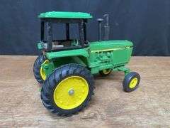 1/16 John Deere 4450 1987 Syracuse Ertl
