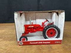 1/16 Farmall 230 NIB Ertl