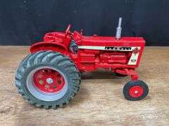 1/16 Farmall 706 1992 Ontario NIB SM