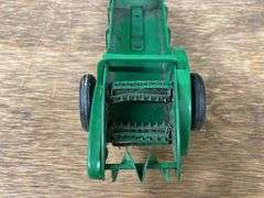 1/16 John Deere Spreader NIB Eska