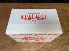 1/16 IH 1468 1995 Lafayette NIB Ertl