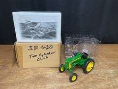 1/16 John Deere 420 V 2003 2 Cylinder NIB Ertl