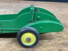 1/16 John Deere Spreader NIB Eska