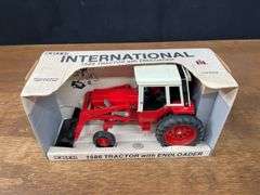 1/16 IH 1586 w/Loader NIB Ertl