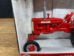 1/16 Farmall 230 NIB Ertl