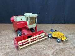 (2) 1/24 IH 915 Combine + 1/16 Cub Cadet Ertl