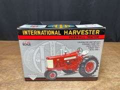 1/16 Farmall 450 2002 Red Power NIB SC