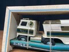 Horse Van Semi NIB Ertl