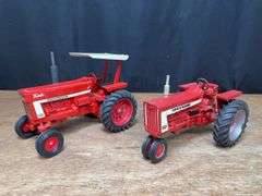 (2) 1/16 Farmall 806 + IH 1066 Ertl