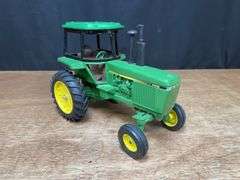1/16 John Deere 4450 1987 Syracuse Ertl