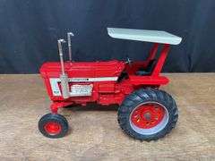 1/16 IH 1468 1995 Lafayette NIB Ertl