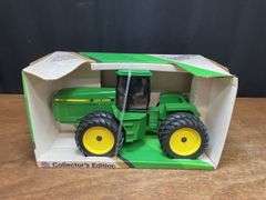 1/16 John Deere 8760 Collector NIB Ertl