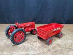 (2) 1/16 Farmall M + Wagon Product Miniature