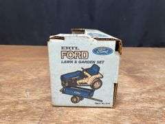 1/12 Ford LGT12 Set NIB Ertl