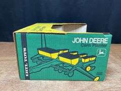 1/16 John Deere Corn Planter NIB Ertl