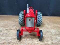 1/16 Farmall 706 1992 Ontario NIB SM