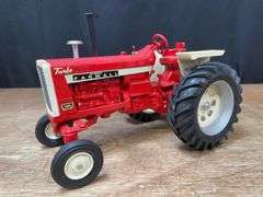 1/16 Farmall 1206 1993 Ontario NIB SM