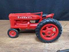 (3) 1/16 Farmall M + Wagons Product Miniature