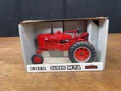 1/16 Farmall Super M-TA NIB Ertl