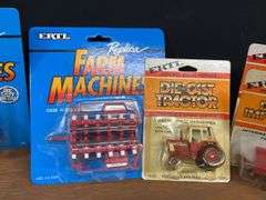 (13) 1/64 IH + Case-IH NIB Ertl