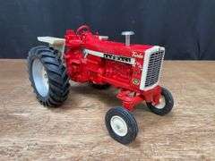 1/16 Farmall 1206 1993 Ontario NIB SM