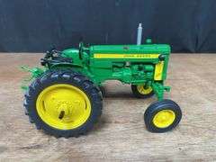 1/16 John Deere 420 V 2003 2 Cylinder NIB Ertl