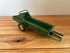 1/16 John Deere Spreader Eska