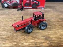 (8) 1/64 + 1/43 IH + Case-IH Tractors