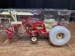1/16 IH 460 w/Loader 2009 Red Power NIB Ertl
