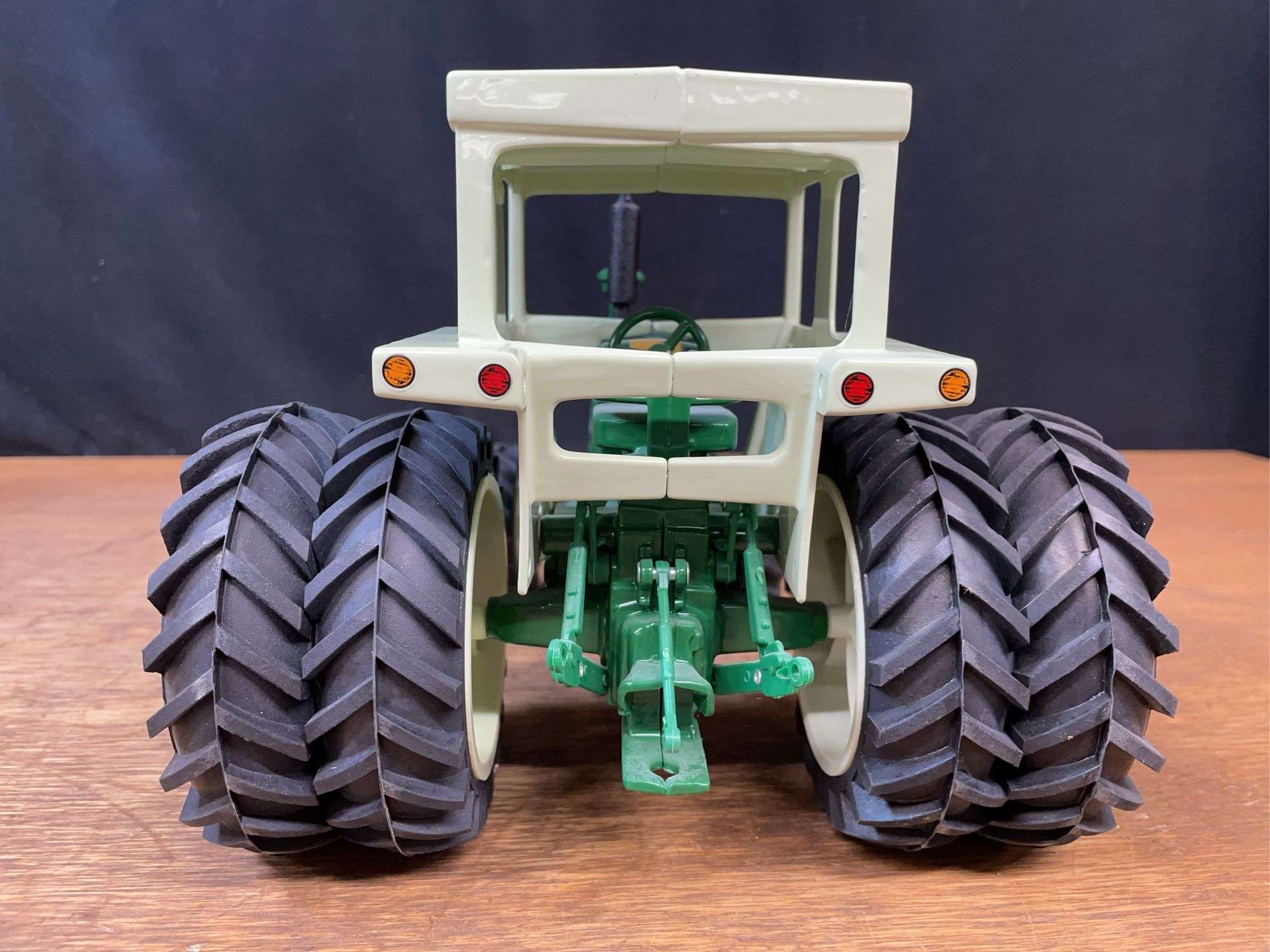 38KT 38灯 oldmauntain Old Man Emu - MT64901007 - MT64 Strut Front