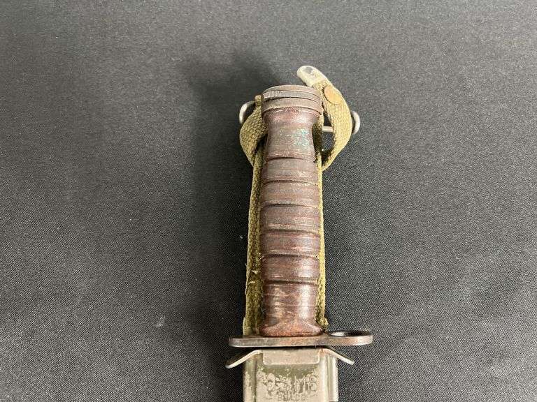 US Camillus M4 Bayonet w/M8 Scabbard