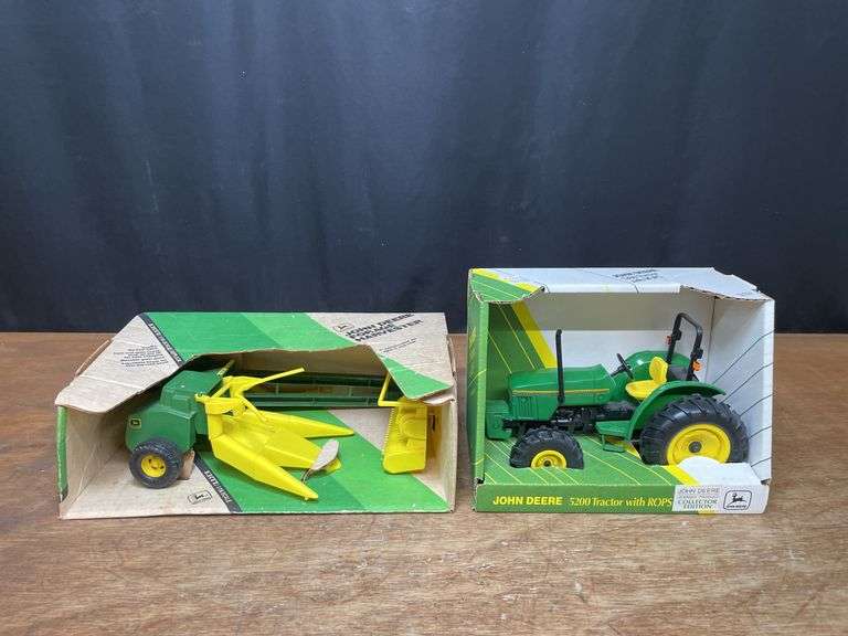 (2) 1/16 John Deere 5200 + Forage Harvester NIB Ertl image
