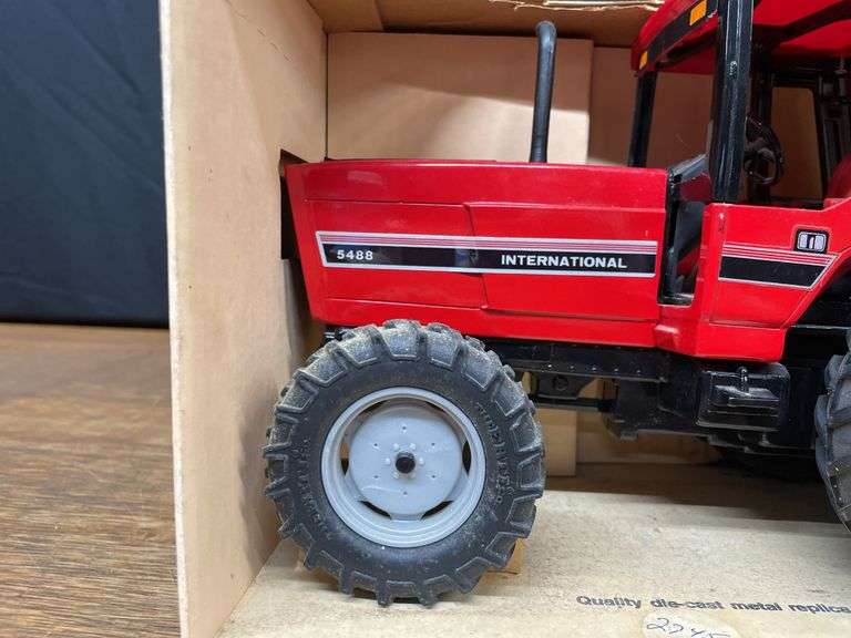 1/16 IH 5488 NIB Ertl