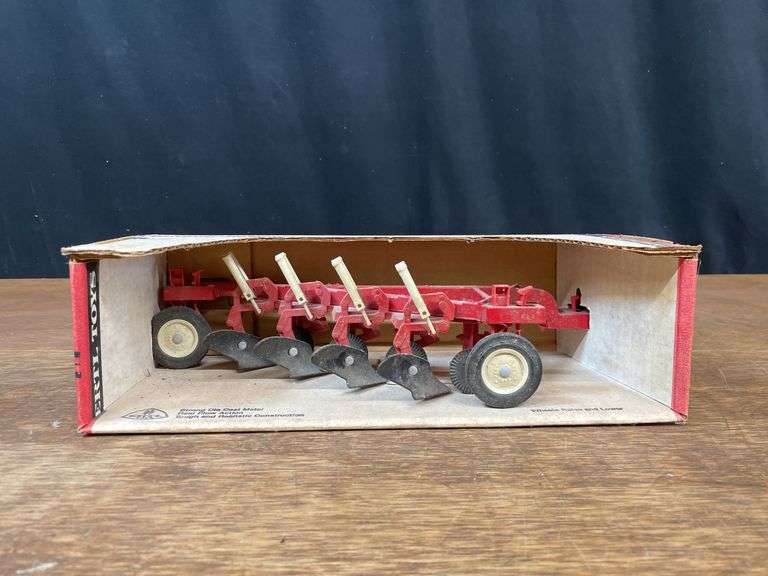1/16 IH Plow NIB Ertl image