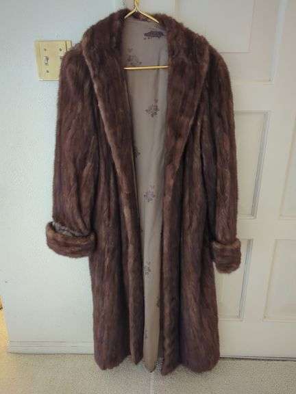 Woman's Fur Coat - Singer and Lucas - Decatur, IL - M/L