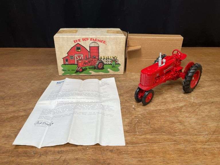 1/16 Farmall 300 1984 NFTS NIB Ertl image