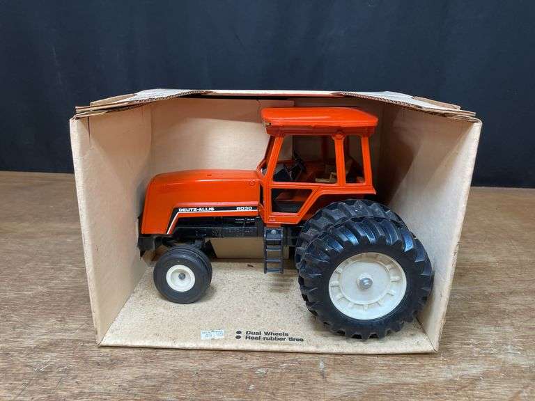 1/16 Deutz-Allis 8030 NIB Ertl image