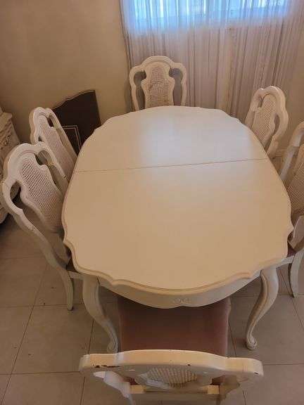 Dinning Room Table w/ 6 Chairs - 62" L x 42" W x 30" T