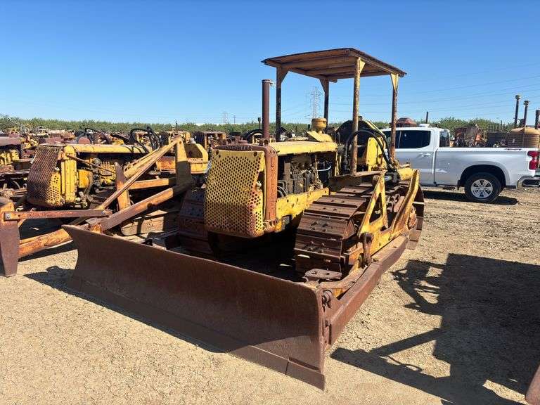 Caterpillar D4 image