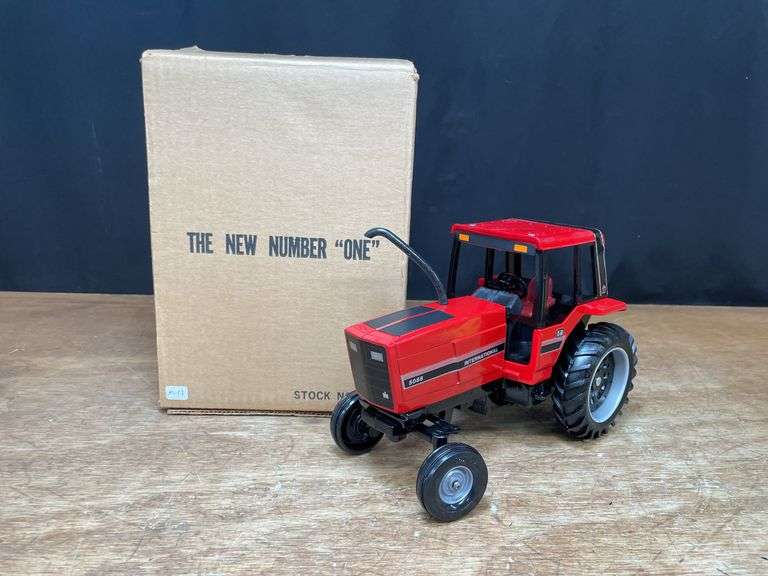 1/16 IH 5088 1981 Special Edition NIB Ertl image