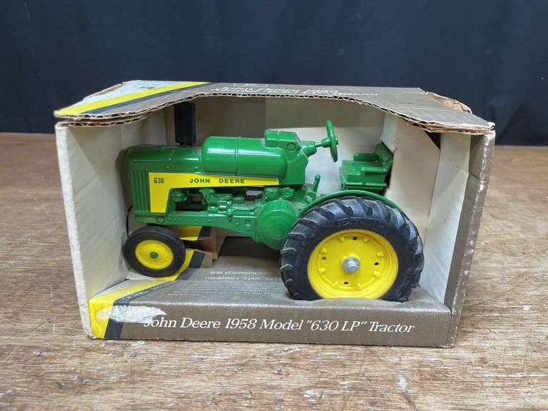 1/16 John Deere 630 LP NIB Ertl image