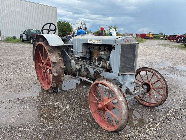 Wallis 20-30 Tractor image
