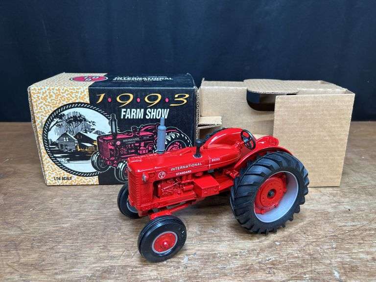 1/16 IH I-D9 1993 Farm Show NIB Ertl image