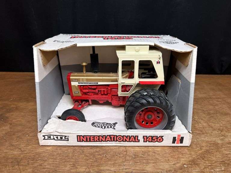 1/16 IH 1456 Gold Demonstrator Collector NIB Ertl image
