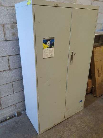 5 ft x 3 ft Cabinet with Contents Lot