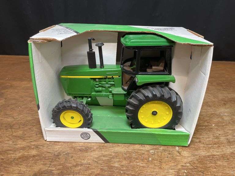 1/16 John Deere 4455 NIB Ertl image