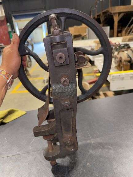 SKROSS cutting machine for leather strapping? image